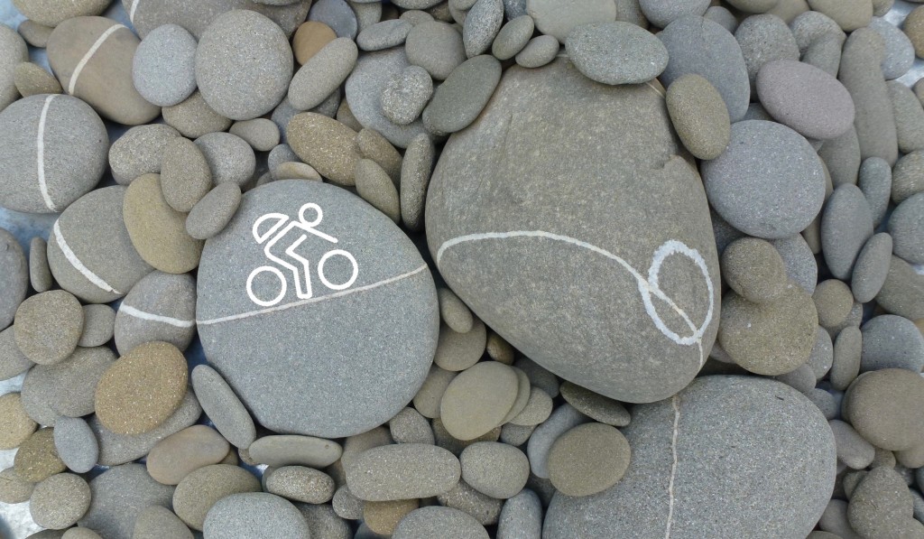 Steinlogo mit Biker